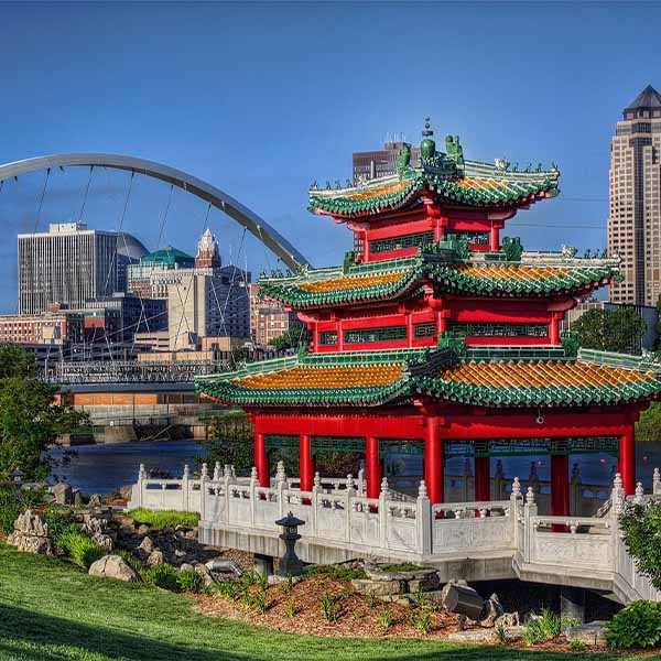 flights to des moines